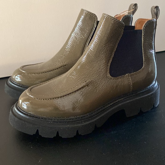 Söfft Samira Waterproof Patent Leather Chelsea Boots Taupe | Size 6 or 7.5 | NWT - Picture 6 of 10
